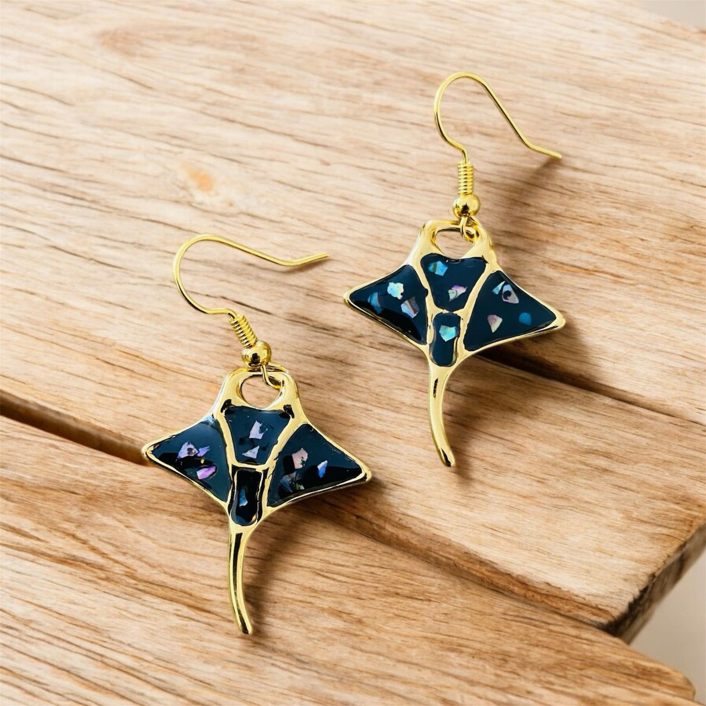 Boucles d'Oreilles Raie Manta – Élégance Océanique