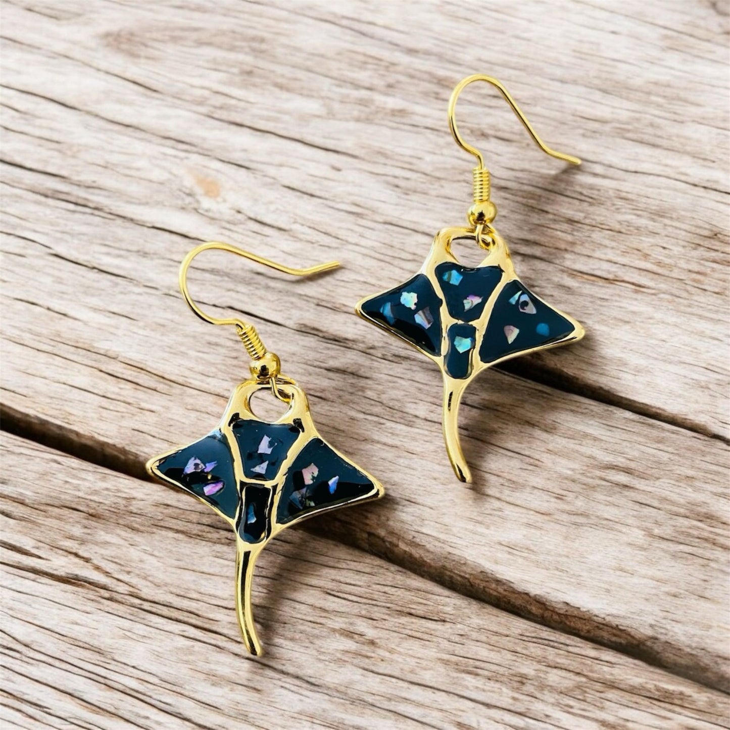 Boucles d'Oreilles Raie Manta – Élégance Océanique